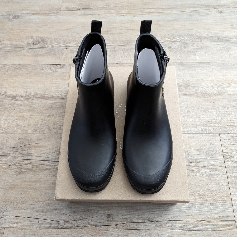 Madewell The Zip-Up Lugsole Rain Boot- 9 - Picture 5 of 14